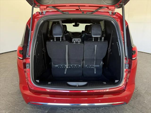 2025 Chrysler Pacifica Hybrid Select