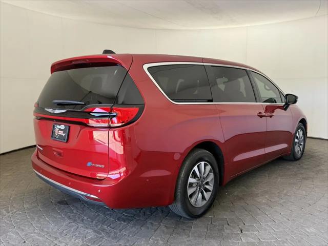 2025 Chrysler Pacifica Hybrid Select