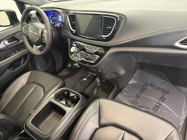 2025 Chrysler Pacifica Hybrid Select