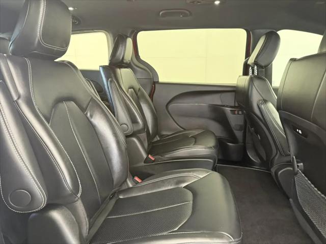 2025 Chrysler Pacifica Hybrid Select