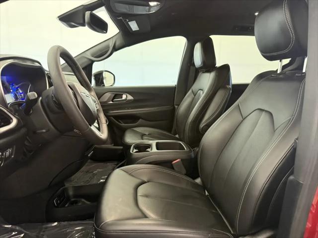 2025 Chrysler Pacifica Hybrid Select
