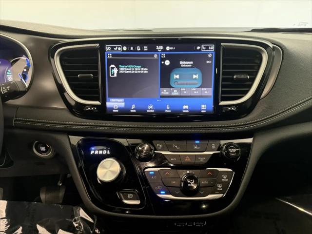 2025 Chrysler Pacifica Hybrid Select