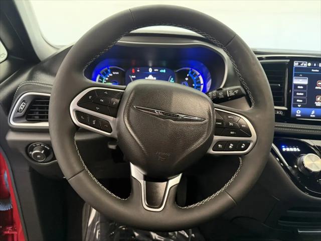 2025 Chrysler Pacifica Hybrid Select