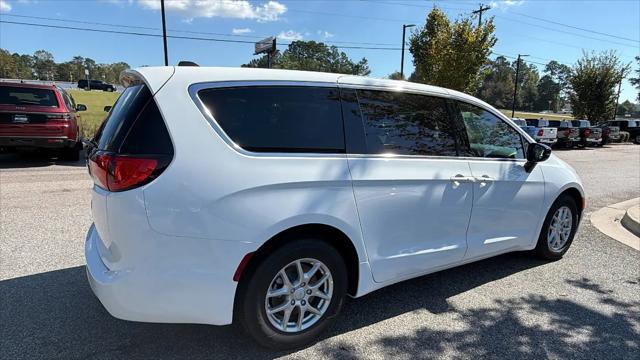 2027 Chrysler Pacifica LX
