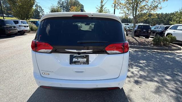 2027 Chrysler Pacifica LX