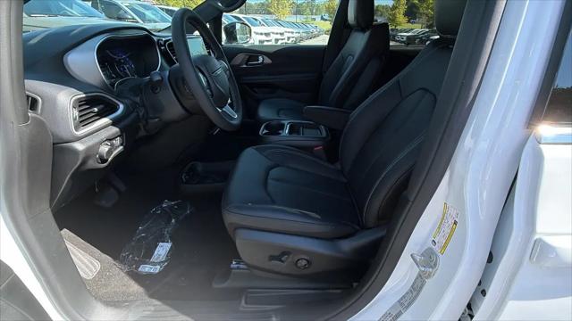 2027 Chrysler Pacifica LX