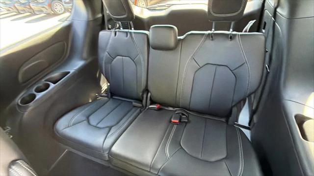 2027 Chrysler Pacifica LX