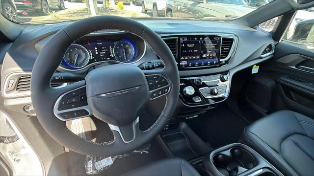 2027 Chrysler Pacifica LX