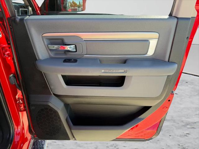 2017 Ram 1500 SLT Crew Cab 4x4 57 Box