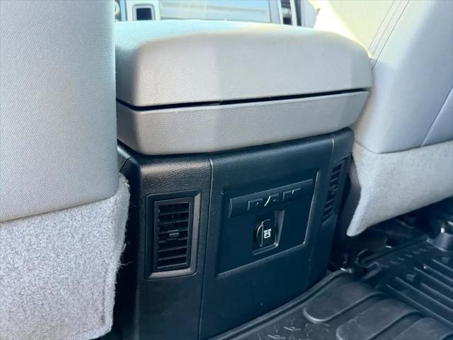 2017 Ram 1500 SLT Crew Cab 4x4 57 Box