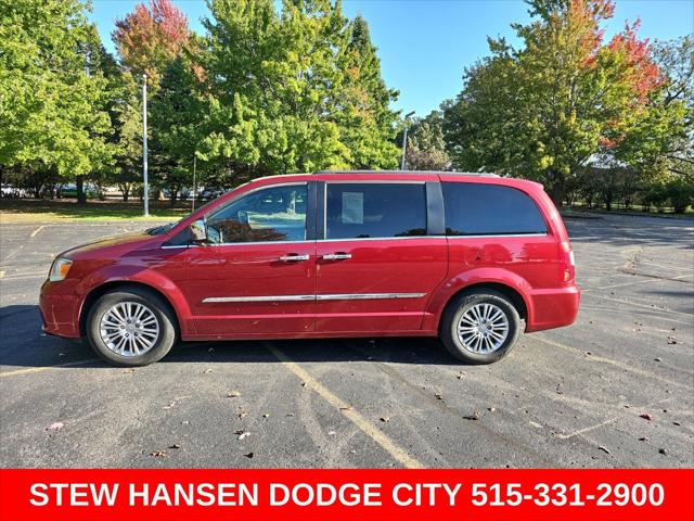 2015 Chrysler Town & Country Touring-L for sale in Urbandale, IA