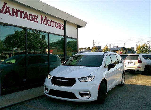 2024 Chrysler Pacifica Touring for sale in Raytown, MO