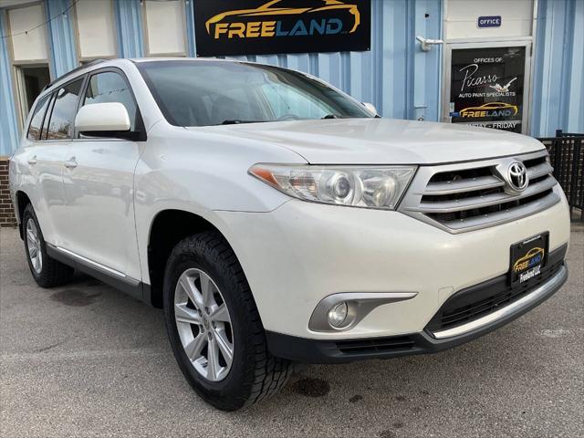 2013 Toyota Highlander SE V6 for sale in Waukesha, WI