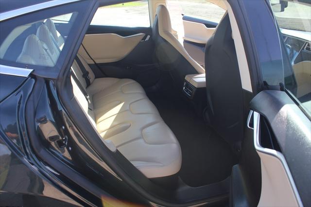 2013 Tesla Model S BASE