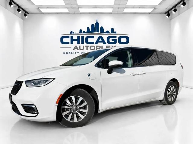 2023 Chrysler Pacifica Hybrid Touring L for sale in Reynolds, IN