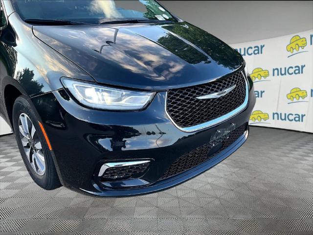 2023 Chrysler Pacifica Hybrid Touring L