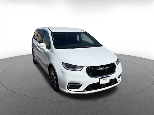 2022 Chrysler Pacifica Hybrid Touring L