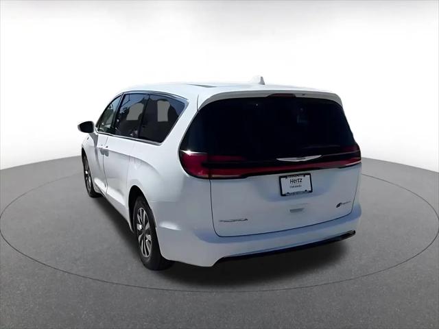 2022 Chrysler Pacifica Hybrid Touring L