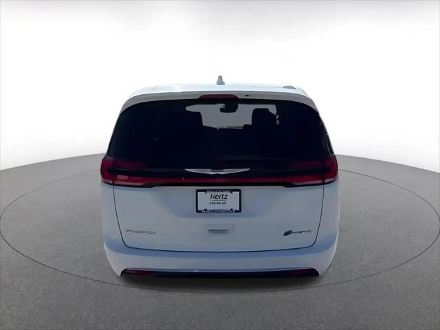2022 Chrysler Pacifica Hybrid Touring L