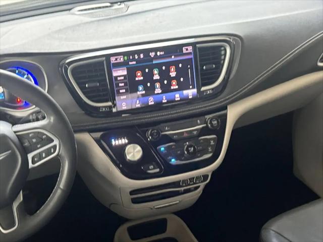 2022 Chrysler Pacifica Hybrid Touring L