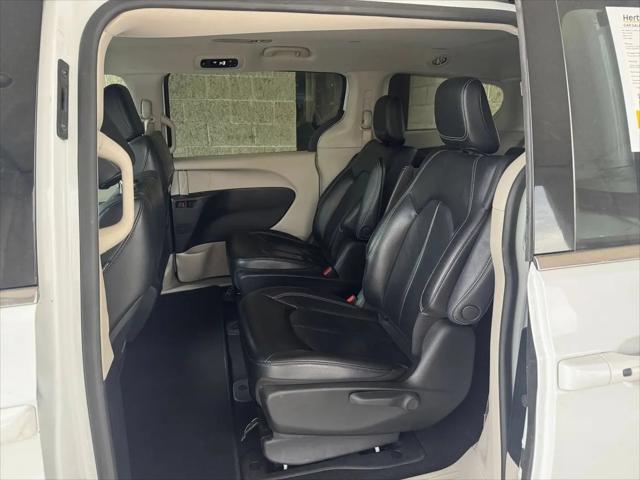 2022 Chrysler Pacifica Hybrid Touring L