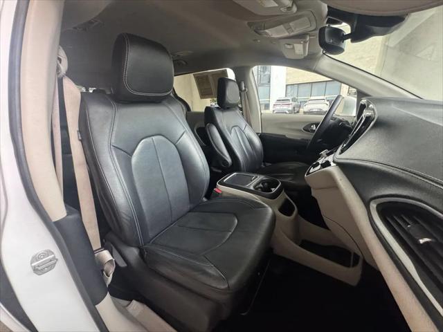 2022 Chrysler Pacifica Hybrid Touring L