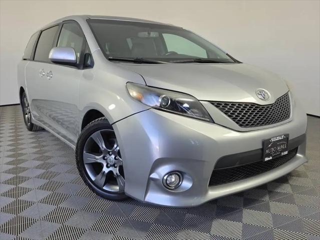 2016 Toyota Sienna SE 8 Passenger for sale in Springfield, IL