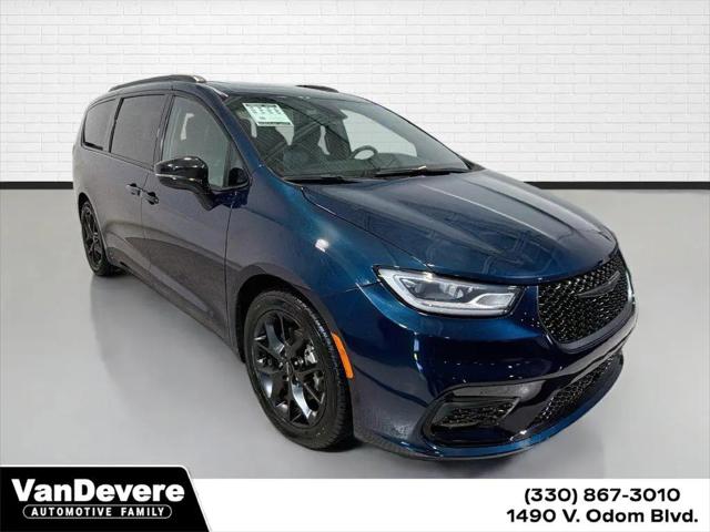 2025 Chrysler Pacifica Limited for sale in Akron, OH