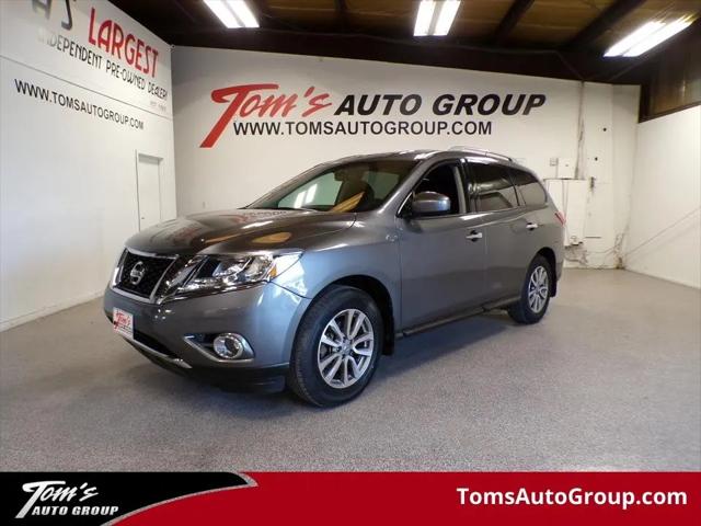 2016 Nissan Pathfinder SV for sale in Des Moines, IA