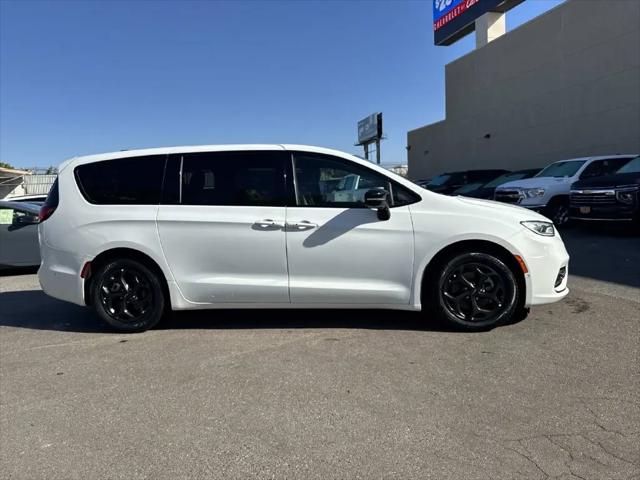 2024 Chrysler Pacifica Hybrid S Appearance Pkg