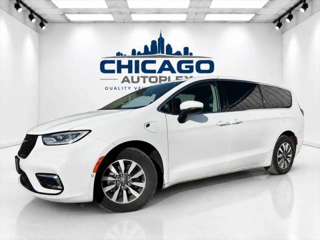 2023 Chrysler Pacifica Hybrid Touring L for sale in Reynolds, IN