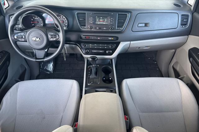2017 Kia Sedona LX