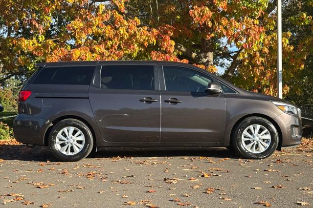 2017 Kia Sedona LX
