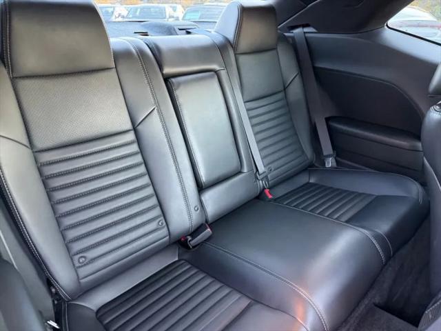 2014 Dodge Challenger SXT Plus