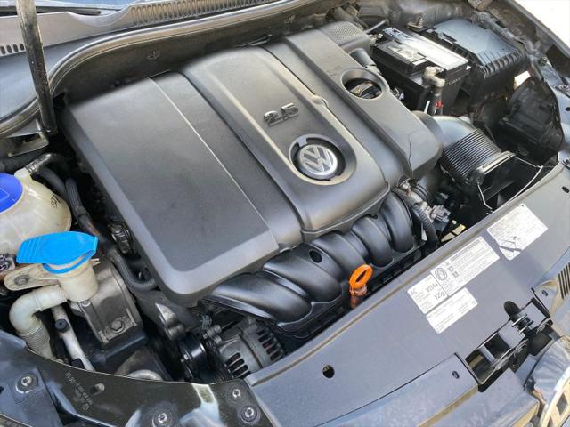 2012 Volkswagen Golf 2.5L 4-Door