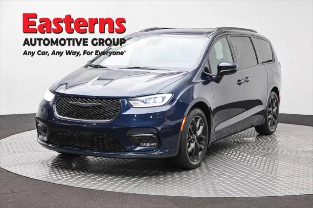 2023 Chrysler Pacifica Touring L for sale in Rosedale, MD