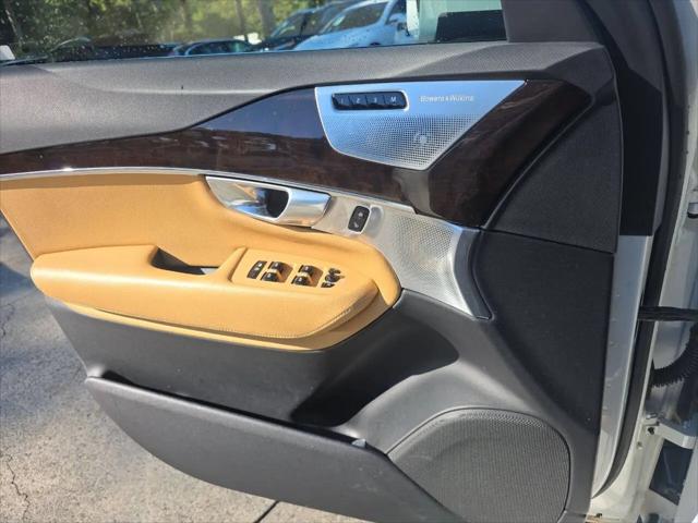 2017 Volvo XC90 T6 Momentum