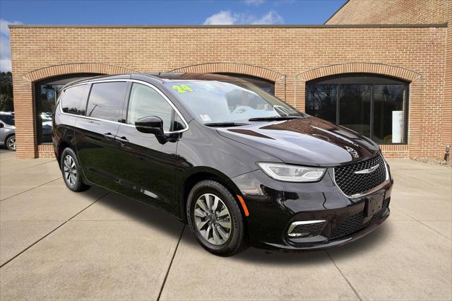 2024 Chrysler Pacifica Hybrid Select for sale in State College, PA