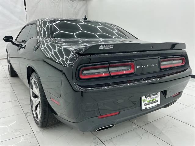 2016 Dodge Challenger SXT Plus