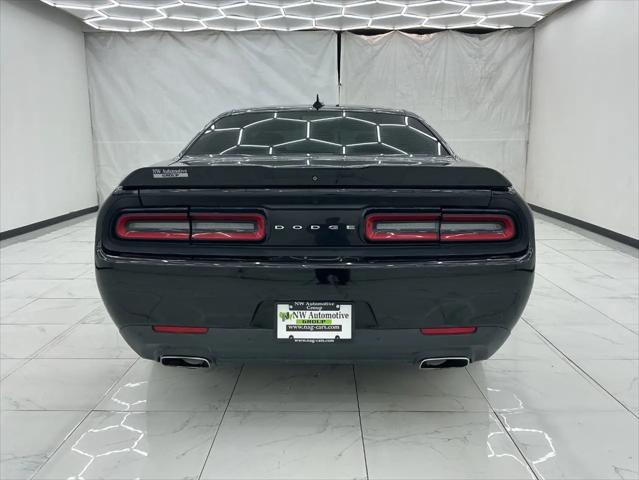 2016 Dodge Challenger SXT Plus