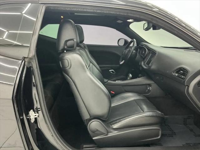 2016 Dodge Challenger SXT Plus