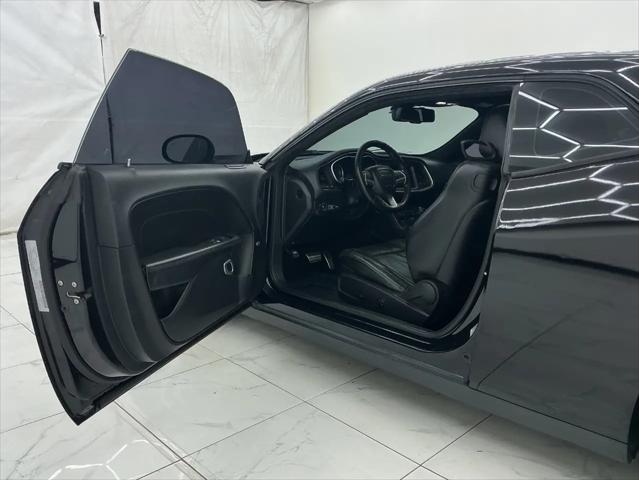 2016 Dodge Challenger SXT Plus