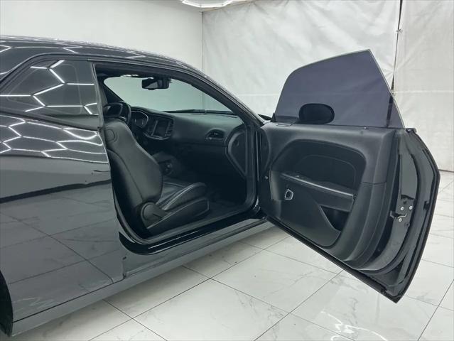 2016 Dodge Challenger SXT Plus