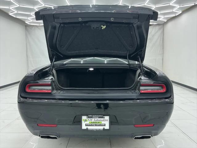 2016 Dodge Challenger SXT Plus