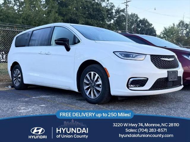 2024 Chrysler Pacifica Hybrid Select for sale in Monroe, NC