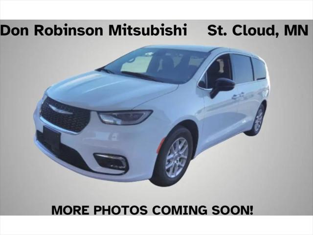 2025 Chrysler Pacifica Select for sale in St Cloud, MN