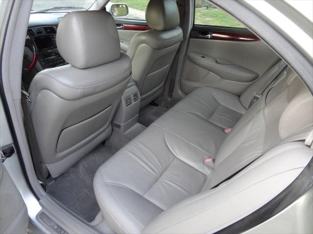 2004 Lexus ES 330 Base 4dr Sedan