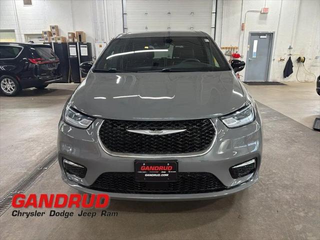 2025 Chrysler Pacifica Select for sale in Green Bay, WI