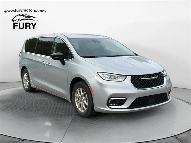 2024 Chrysler Pacifica Touring L for sale in South St. Paul, MN