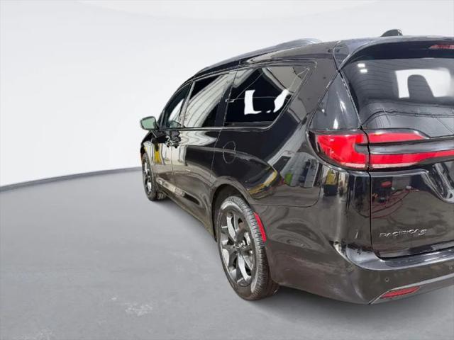 2024 Chrysler Pacifica Limited AWD